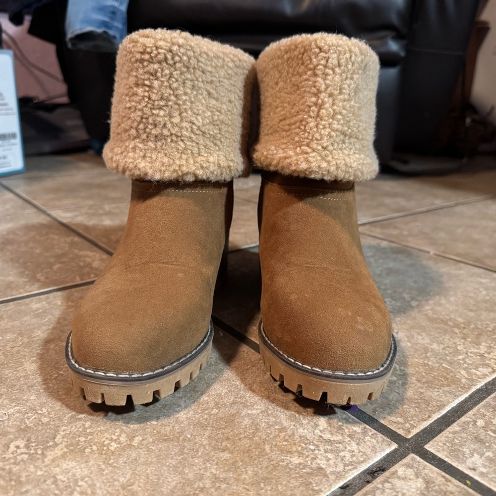 Women’s boots size 7.5